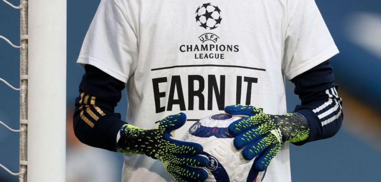 Raspunsul lui Leeds fata de Super Liga va ramane in istorie! Un tricou cu mesajul devenit celebru va fi expus in Muzeul Fotbalului_1
