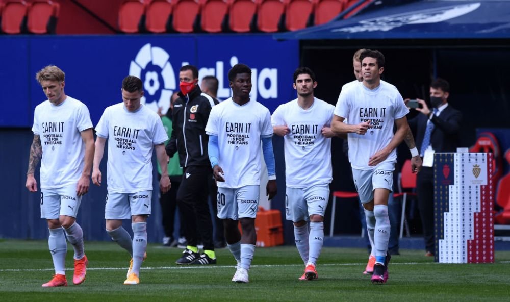 Raspunsul lui Leeds fata de Super Liga va ramane in istorie! Un tricou cu mesajul devenit celebru va fi expus in Muzeul Fotbalului_4
