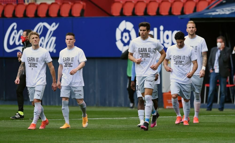Raspunsul lui Leeds fata de Super Liga va ramane in istorie! Un tricou cu mesajul devenit celebru va fi expus in Muzeul Fotbalului_5