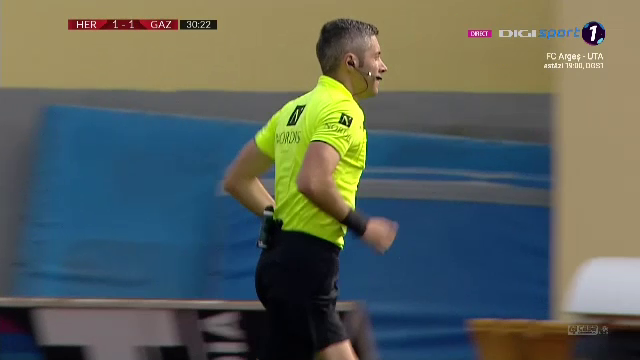 Faza halucinanta la Hermannstadt - Gaz Metan! Arbitrul a validat golul, tusierul l-a anulat, iar apoi a fost validat din nou_4