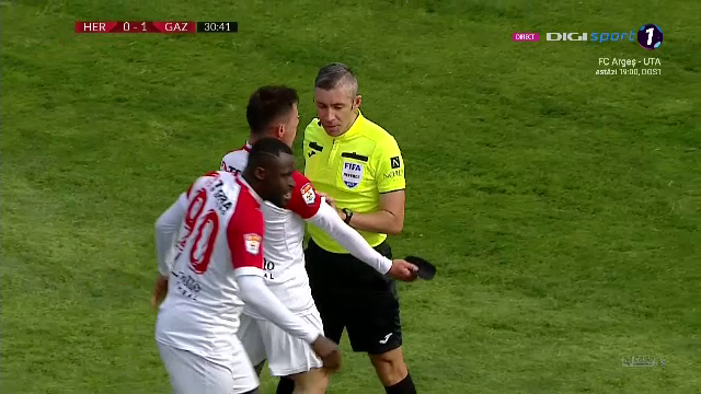 Faza halucinanta la Hermannstadt - Gaz Metan! Arbitrul a validat golul, tusierul l-a anulat, iar apoi a fost validat din nou_13
