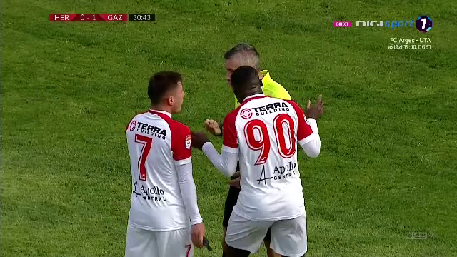 Faza halucinanta la Hermannstadt - Gaz Metan! Arbitrul a validat golul, tusierul l-a anulat, iar apoi a fost validat din nou_14