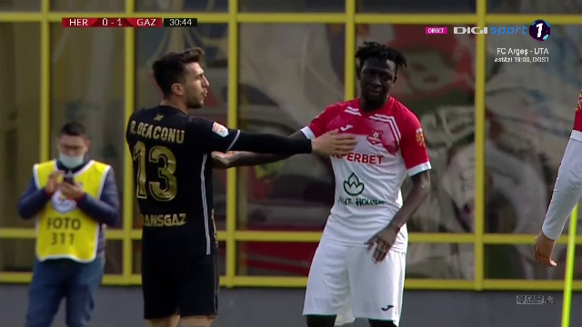 Faza halucinanta la Hermannstadt - Gaz Metan! Arbitrul a validat golul, tusierul l-a anulat, iar apoi a fost validat din nou_15