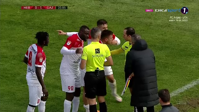 Faza halucinanta la Hermannstadt - Gaz Metan! Arbitrul a validat golul, tusierul l-a anulat, iar apoi a fost validat din nou_33