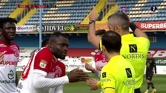 Faza halucinanta la Hermannstadt - Gaz Metan! Arbitrul a validat golul, tusierul l-a anulat, iar apoi a fost validat din nou_37