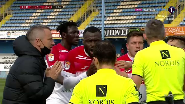 Faza halucinanta la Hermannstadt - Gaz Metan! Arbitrul a validat golul, tusierul l-a anulat, iar apoi a fost validat din nou_38