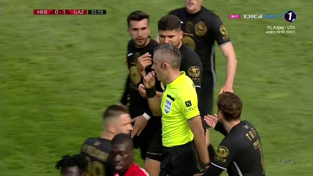 Faza halucinanta la Hermannstadt - Gaz Metan! Arbitrul a validat golul, tusierul l-a anulat, iar apoi a fost validat din nou_50