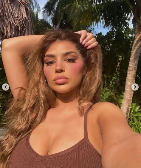 Surorile care fac furori pe internet si-au innebunit fanii cu pozele din vacanta! Cum au aratat pe plaja sosiile lui Kim Kardashian si Kylie Jenner_12