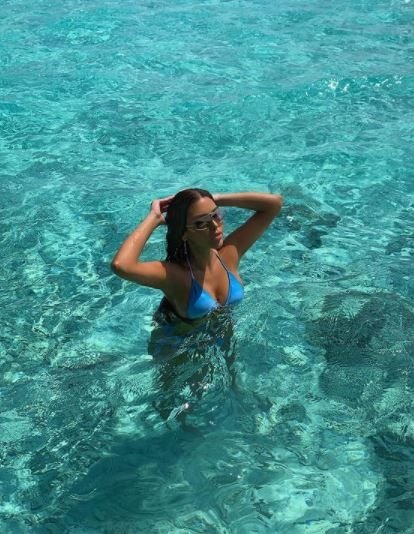 Surorile care fac furori pe internet si-au innebunit fanii cu pozele din vacanta! Cum au aratat pe plaja sosiile lui Kim Kardashian si Kylie Jenner_17