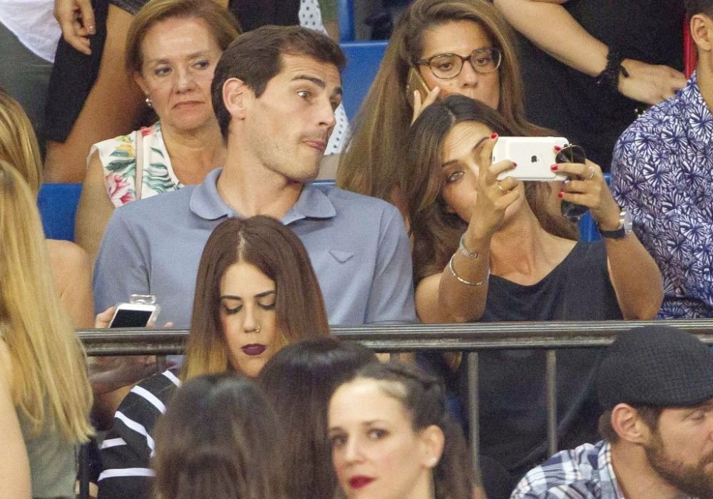 Fanii celui mai iubit cuplu din fotbal au luat-o razna dupa ce au vazut asta! Ce comentariu i-a lasat Casillas la o poza Sarei Carbonero_11