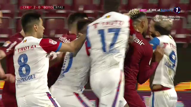 Haos pe final in CFR Cluj - Botosani! S-a lasat cu eliminari, dupa ce Latovlevici i-a bagat mana in gat lui Al Mawas! Scandal pe teren_3