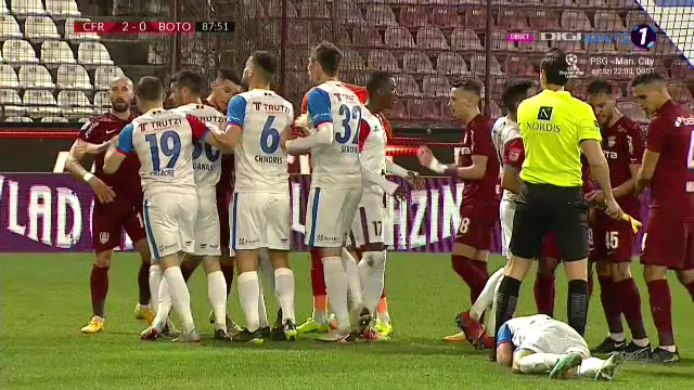 Haos pe final in CFR Cluj - Botosani! S-a lasat cu eliminari, dupa ce Latovlevici i-a bagat mana in gat lui Al Mawas! Scandal pe teren_7