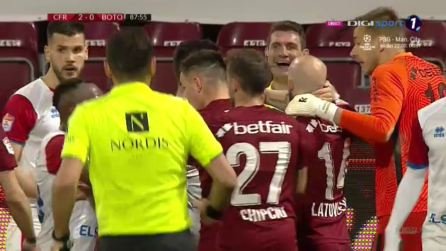 Haos pe final in CFR Cluj - Botosani! S-a lasat cu eliminari, dupa ce Latovlevici i-a bagat mana in gat lui Al Mawas! Scandal pe teren_8