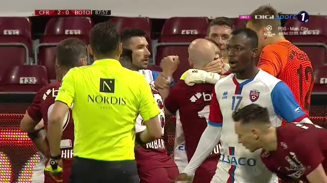 Haos pe final in CFR Cluj - Botosani! S-a lasat cu eliminari, dupa ce Latovlevici i-a bagat mana in gat lui Al Mawas! Scandal pe teren_10