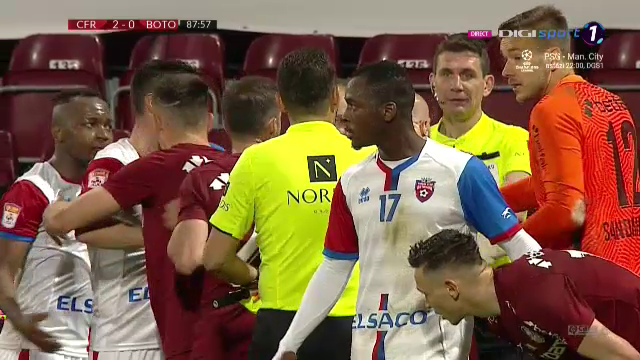 Haos pe final in CFR Cluj - Botosani! S-a lasat cu eliminari, dupa ce Latovlevici i-a bagat mana in gat lui Al Mawas! Scandal pe teren_11
