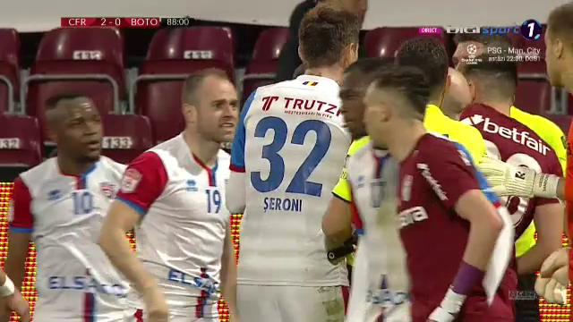 Haos pe final in CFR Cluj - Botosani! S-a lasat cu eliminari, dupa ce Latovlevici i-a bagat mana in gat lui Al Mawas! Scandal pe teren_13