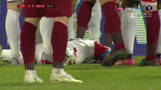 Haos pe final in CFR Cluj - Botosani! S-a lasat cu eliminari, dupa ce Latovlevici i-a bagat mana in gat lui Al Mawas! Scandal pe teren_14