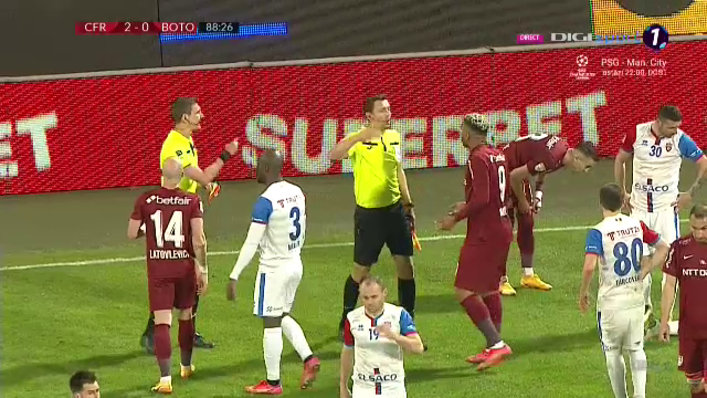 Haos pe final in CFR Cluj - Botosani! S-a lasat cu eliminari, dupa ce Latovlevici i-a bagat mana in gat lui Al Mawas! Scandal pe teren_16