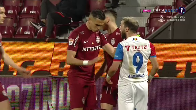 Haos pe final in CFR Cluj - Botosani! S-a lasat cu eliminari, dupa ce Latovlevici i-a bagat mana in gat lui Al Mawas! Scandal pe teren_27