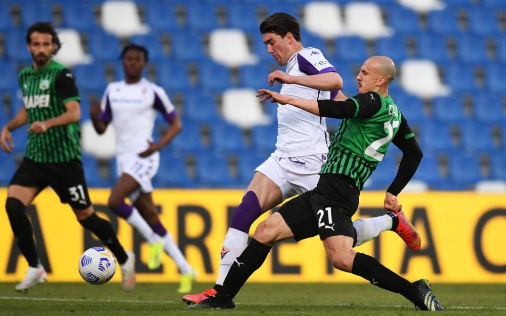 Chiriches poate pleca de la Sassuolo impreuna cu De Zerbi! Cei doi se pot bate cu un antrenor roman pentru trofee_2