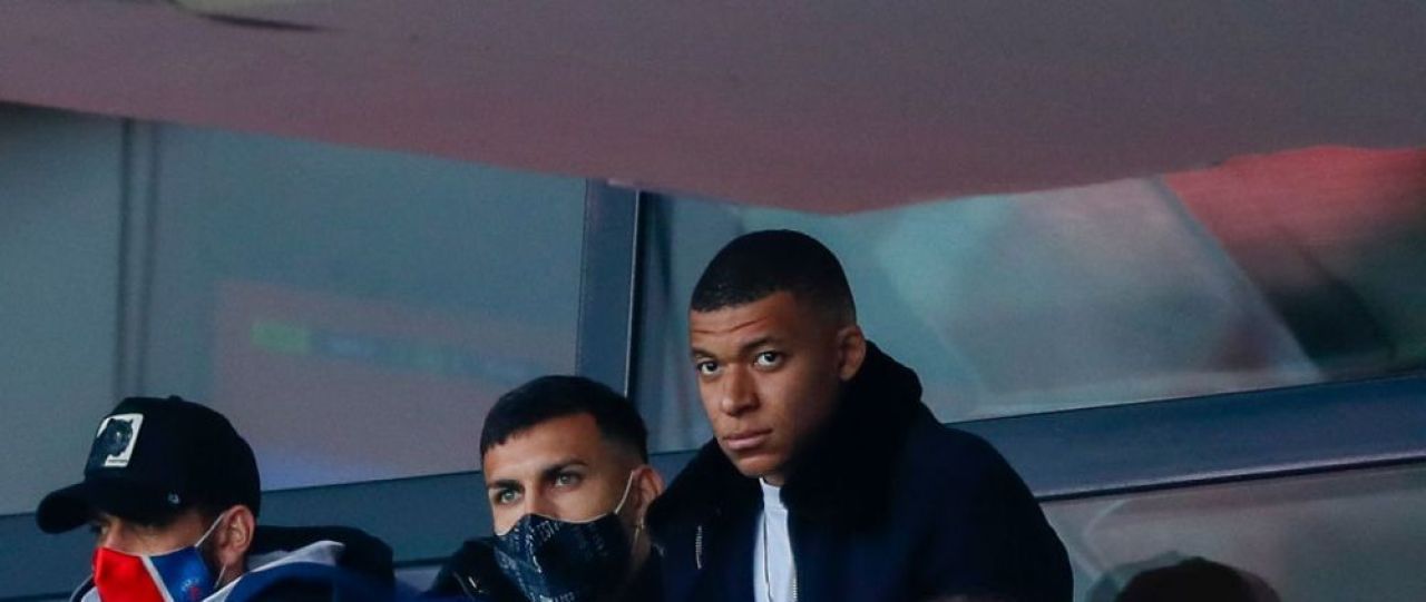 Kylian Mbappe le da emotii fanilor lui PSG inainte de semifinala cu City! Cum a fost surprins starul francez la hotel_1