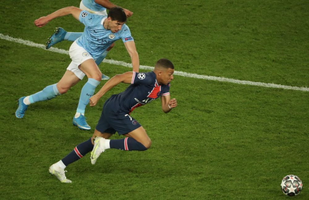 Kylian Mbappe le da emotii fanilor lui PSG inainte de semifinala cu City! Cum a fost surprins starul francez la hotel_3