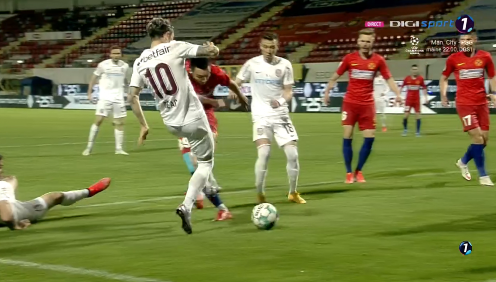 Faza la care banca CFR-ului a sarit in aer! Oaspetii au cerut penalty dupa un fault al lui Sut la Deac