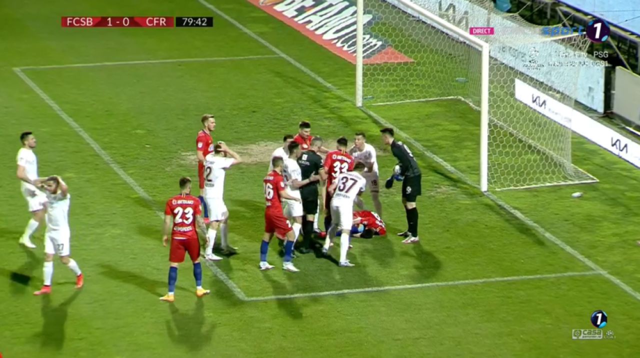 Faza la care banca CFR-ului a sarit in aer! Oaspetii au cerut penalty dupa un fault al lui Sut la Deac_3