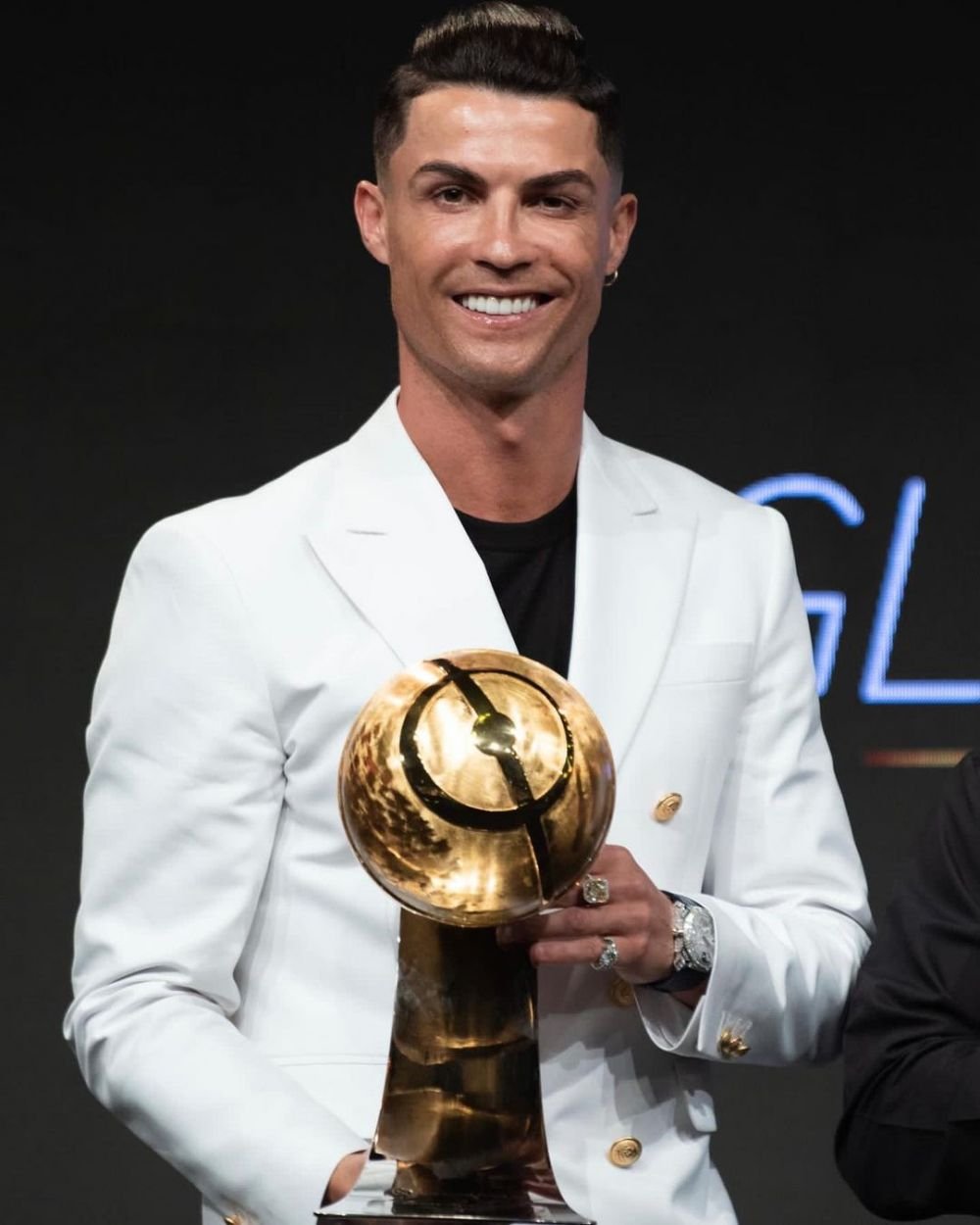 Pe asta nu o mai facuse! Ronaldo, surprins purtand un inel de logodna pentru femei in valoare de 200 000 de lire! A avut la mana bijuterii de peste jumatate de milion de lire_2