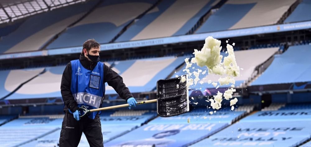 Asa ceva nu s-a mai vazut! Zapada in luna mai la Manchester! Imagini incredibile cu gazonul de pe Etihad_6