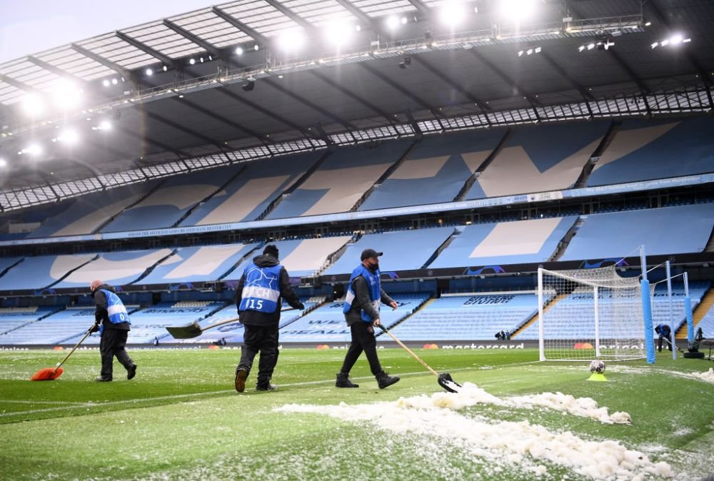 Asa ceva nu s-a mai vazut! Zapada in luna mai la Manchester! Imagini incredibile cu gazonul de pe Etihad_8