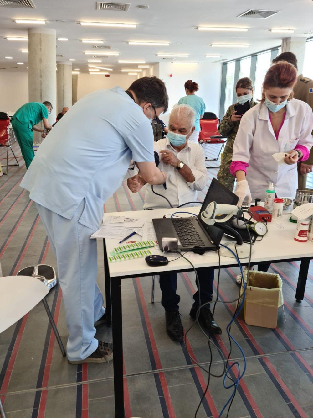 Sportivi si oficiali de la CSA Steaua au donat sange in ziua aniversarii a 35 de ani de la cucerirea Cupei Campionilor Europeni