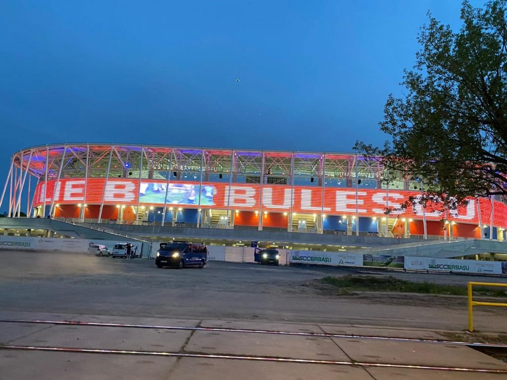 S-a aprins cartierul, a ars Ghencea! Peste 1000 de oameni la stadionul Steaua pentru sarbatoarea istorica de 7 mai_7