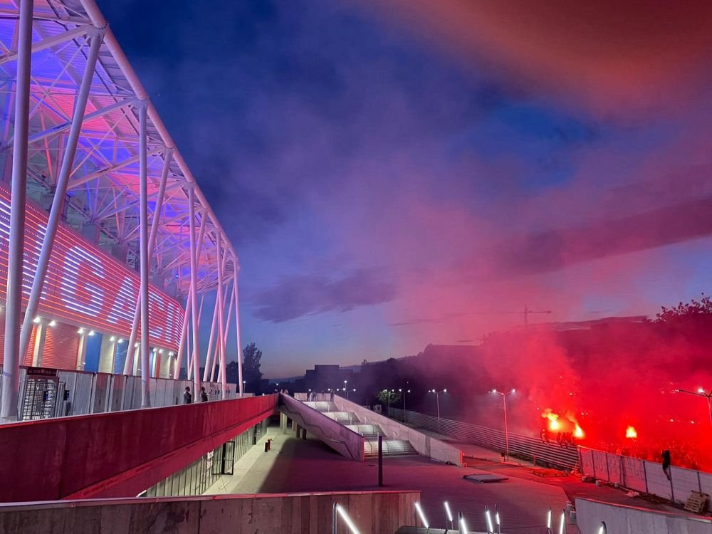 S-a aprins cartierul, a ars Ghencea! Peste 1000 de oameni la stadionul Steaua pentru sarbatoarea istorica de 7 mai_12