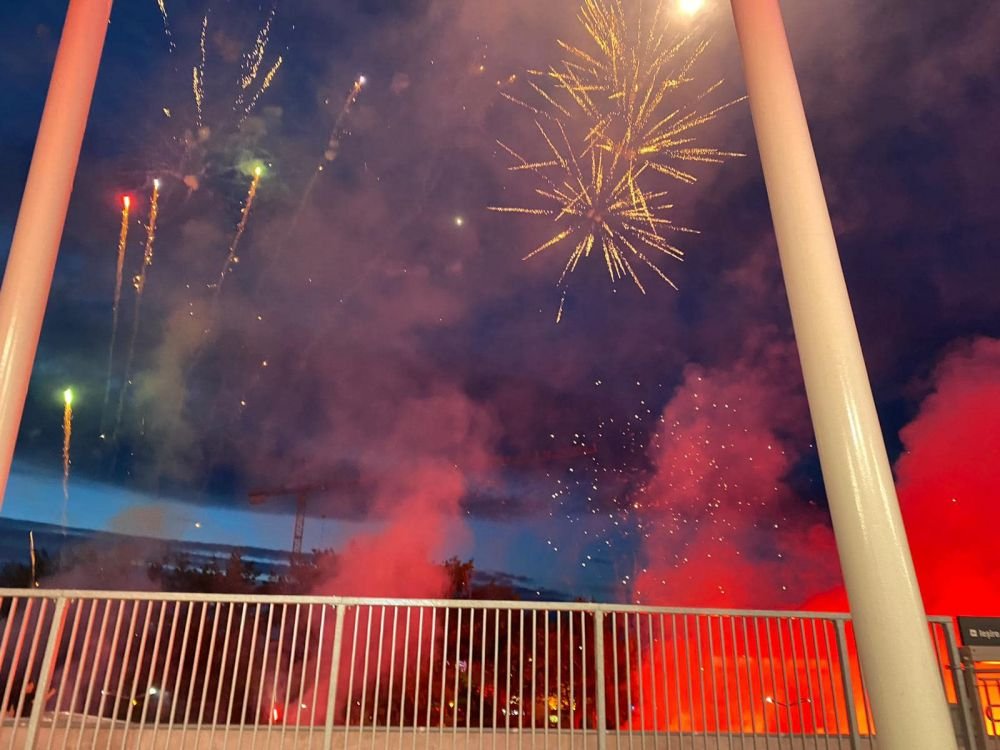 S-a aprins cartierul, a ars Ghencea! Peste 1000 de oameni la stadionul Steaua pentru sarbatoarea istorica de 7 mai_13