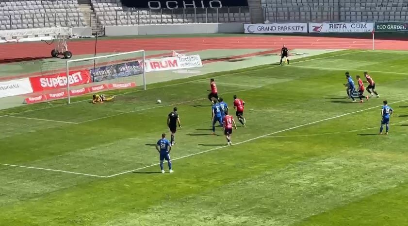 Faza mondiala in liga a 2-a din Romania! Cel mai prost batut penalty din istorie! Cum a putut sa execute jucatorul lui U Cluj