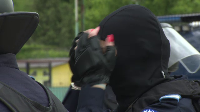 Jandarmerita care a atras toate privirile la meciul Stelei! Cum a aparut in fata ultrasilor_4