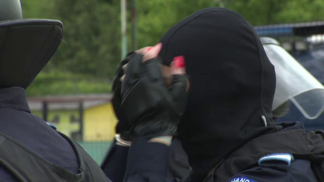 Jandarmerita care a atras toate privirile la meciul Stelei! Cum a aparut in fata ultrasilor_4