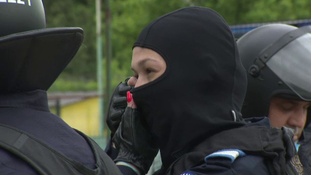 Jandarmerita care a atras toate privirile la meciul Stelei! Cum a aparut in fata ultrasilor_5