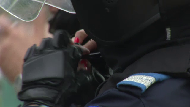Jandarmerita care a atras toate privirile la meciul Stelei! Cum a aparut in fata ultrasilor_9