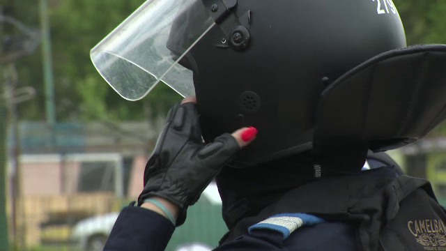 Jandarmerita care a atras toate privirile la meciul Stelei! Cum a aparut in fata ultrasilor_15