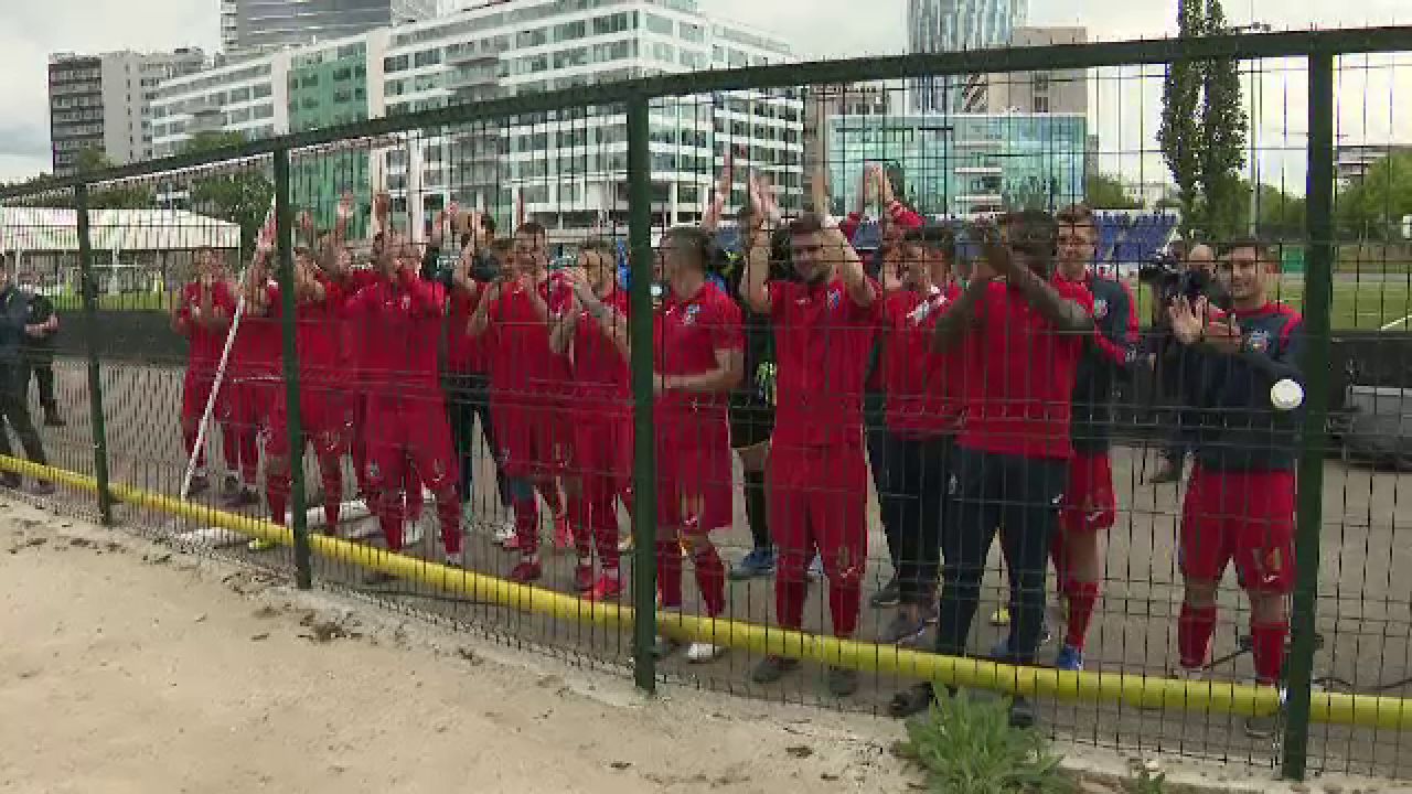 Jandarmerita care a atras toate privirile la meciul Stelei! Cum a aparut in fata ultrasilor_18
