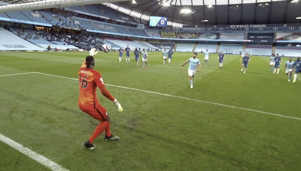 Sunt imaginile momentului! L-a vazut pe Ribeiro de la U Cluj si a zis s-o dea la fel! :)) Aguero s-a facut de ras in City - Chelsea! Mendy i-a scos-o cu o mana! Cum a putut sa bata penalty-ul_3