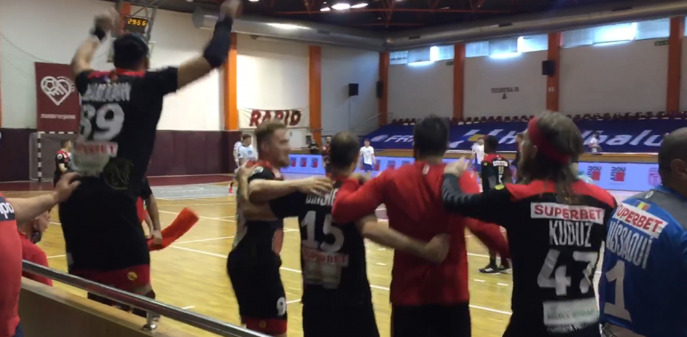 Nimeni nu-i musca! Dinamo, campioana iar la handbal! Jucatorii au sarbatorit dupa victoria cu Baia Mare