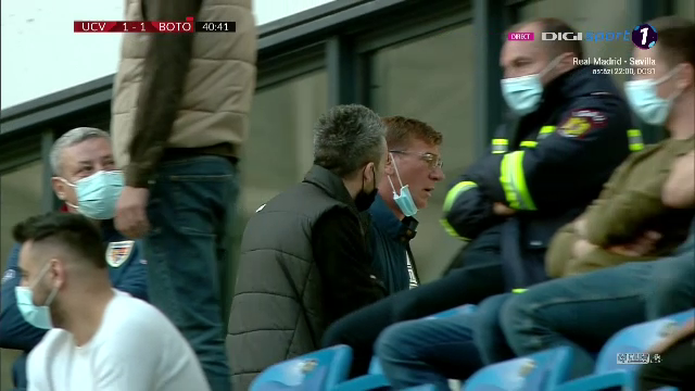Incidente socante in tribuna! Cristescu a sarit la bataie si a fost scos de 4 bodyguarzi: 