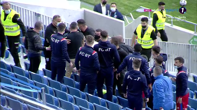 Incidente socante in tribuna! Cristescu a sarit la bataie si a fost scos de 4 bodyguarzi: 