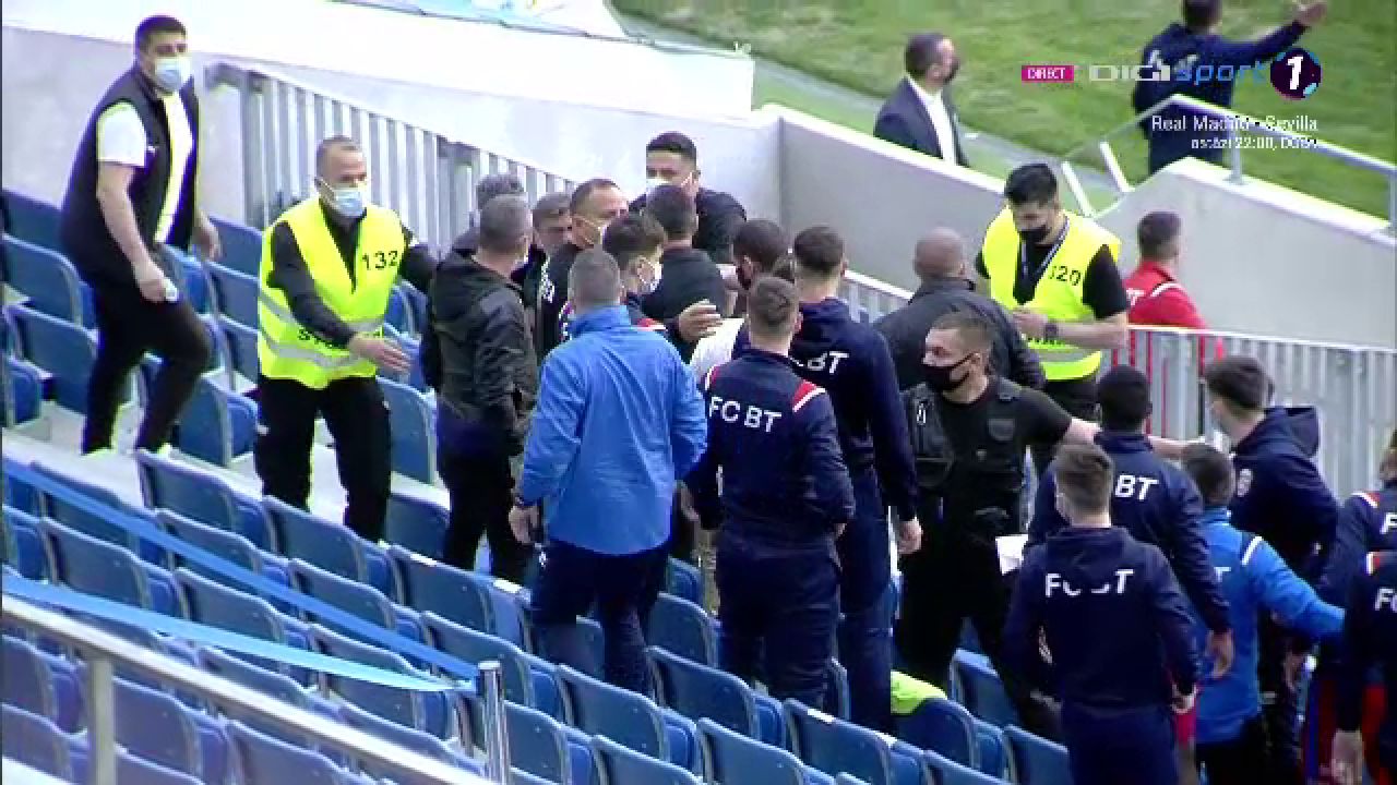 Incidente socante in tribuna! Cristescu a sarit la bataie si a fost scos de 4 bodyguarzi:
