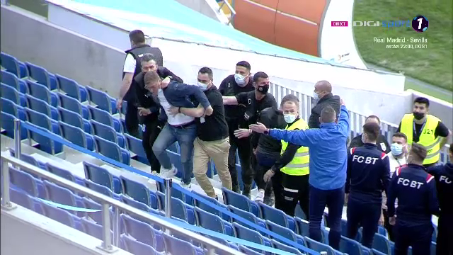 Incidente socante in tribuna! Cristescu a sarit la bataie si a fost scos de 4 bodyguarzi: 