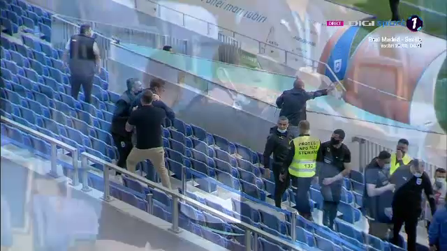 Incidente socante in tribuna! Cristescu a sarit la bataie si a fost scos de 4 bodyguarzi: 