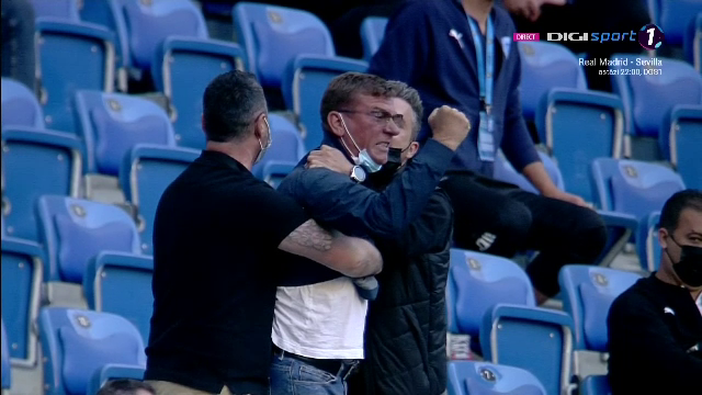 Incidente socante in tribuna! Cristescu a sarit la bataie si a fost scos de 4 bodyguarzi: 